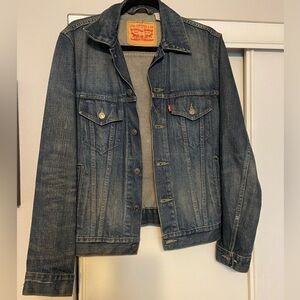 LEVI’S Men’s Classic Blue Trucker Jacket (size: small)
